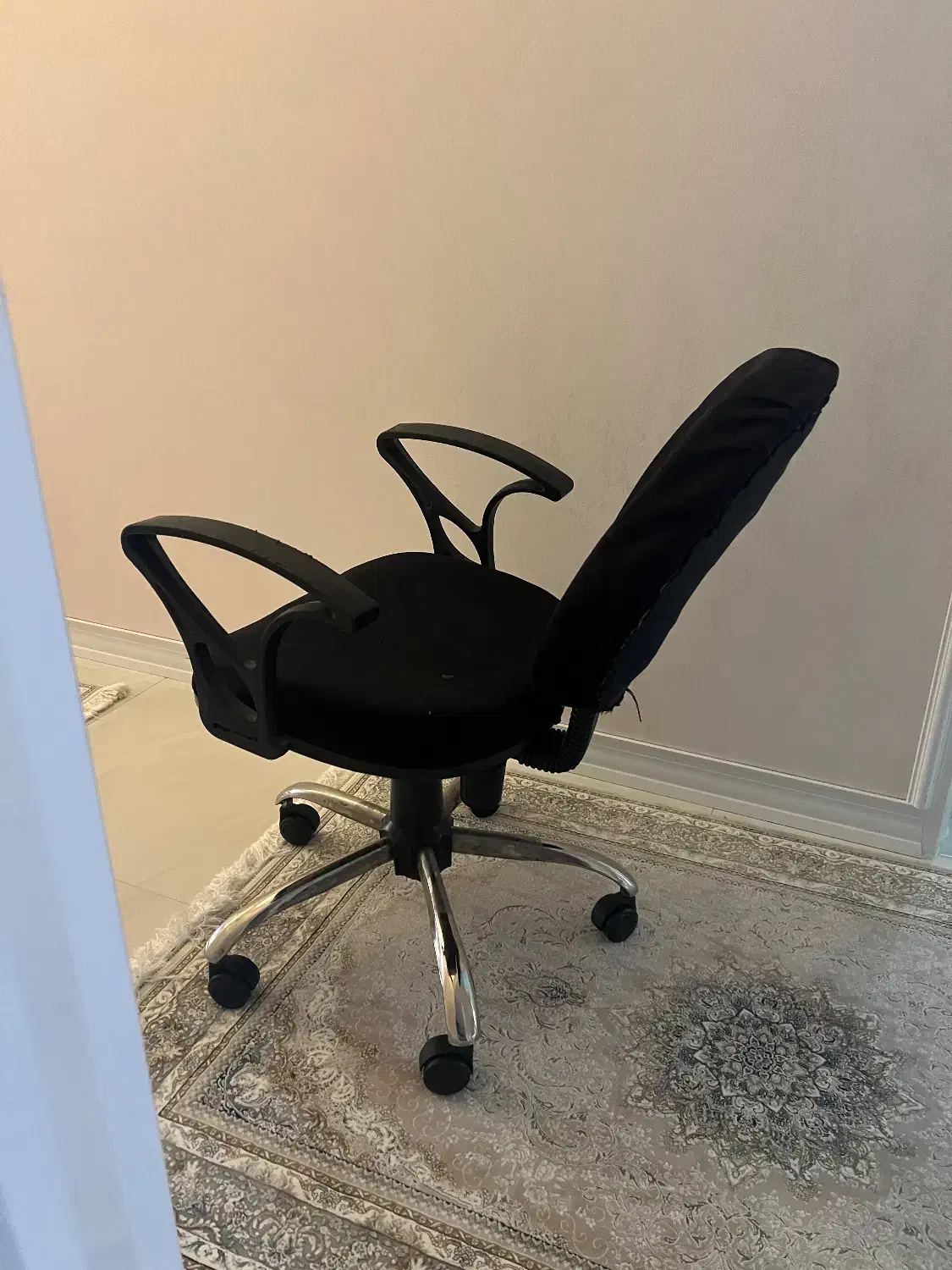 صندلی اداری|صندلی و نیمکت|قم, بنیاد|دیوار