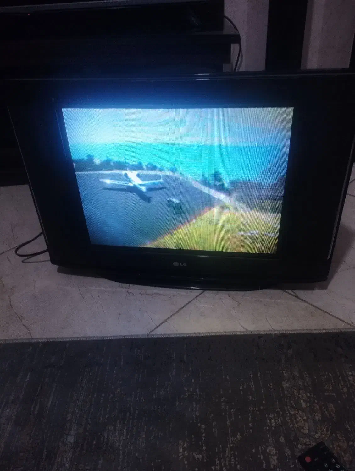 تلویزیون الجی تمیزقیمت ۸۰۰هزارتومان|تلویزیون و پروژکتور|جلین, |دیوار