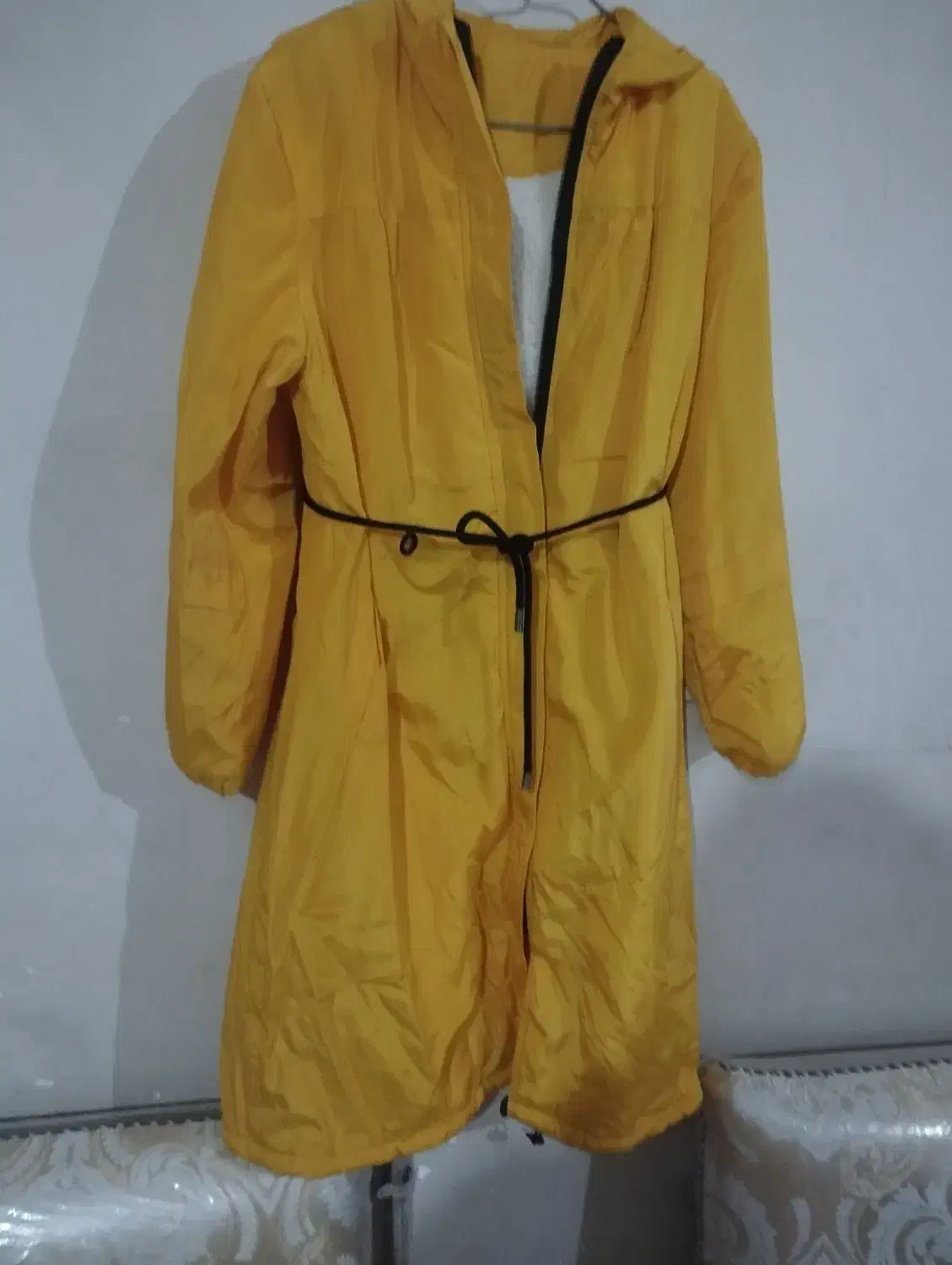 چند عدد پالتو و کاپشن|لباس|خوی, |دیوار