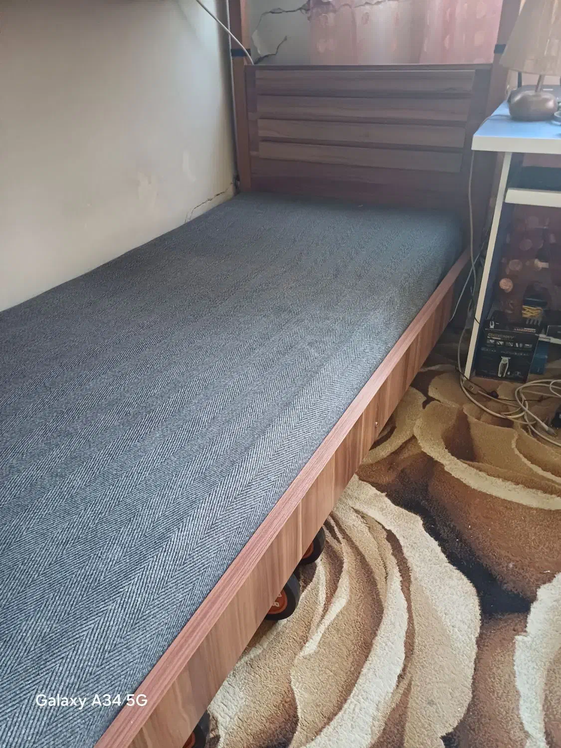 تخت دو طبقه شرکتی با تشک تمیز در حد نو|تخت و سرویس خواب|تهران, گلچین|دیوار