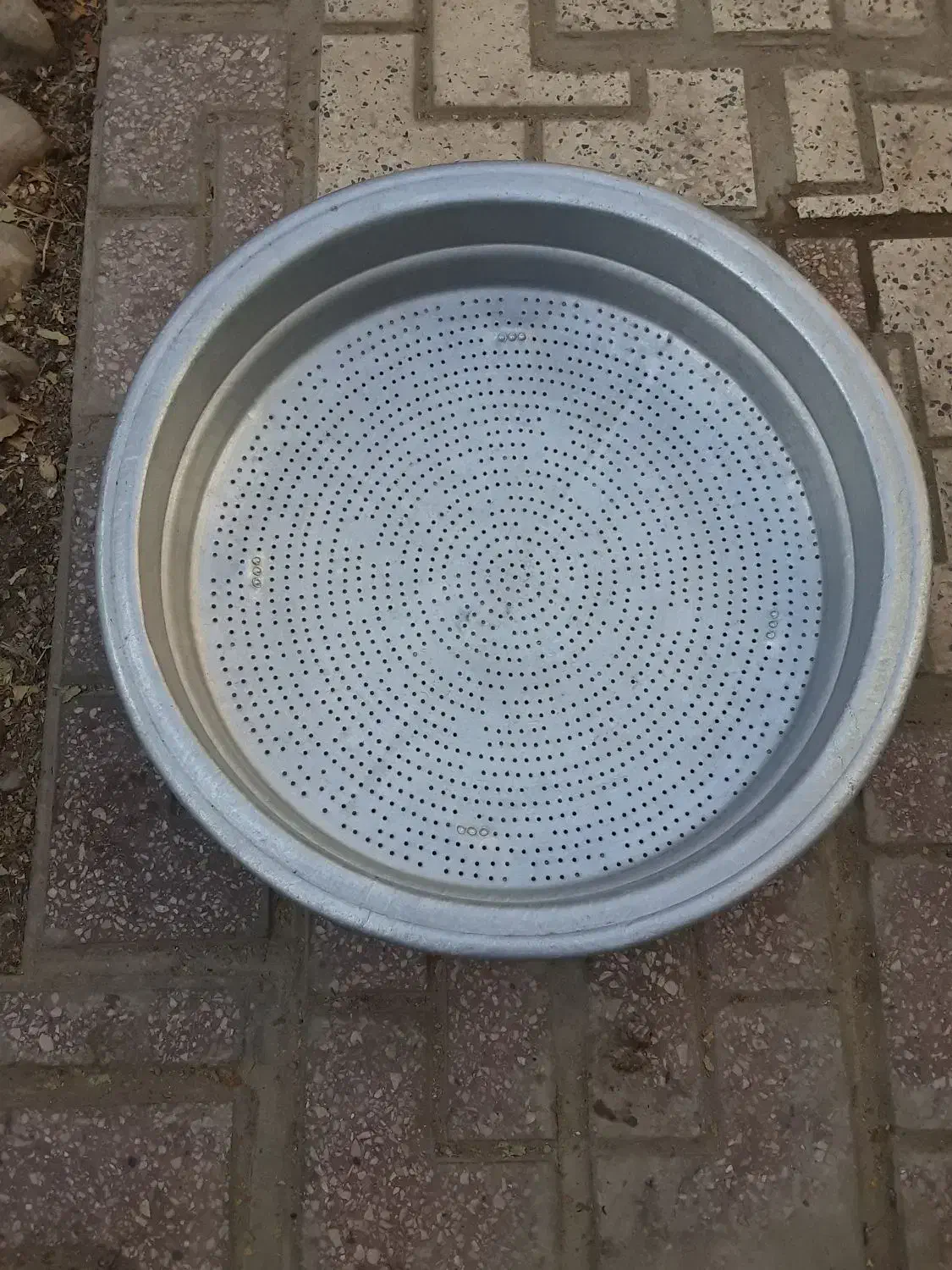 آبکش رویی بزرگ|ظروف پخت‌وپز|سمنان, |دیوار