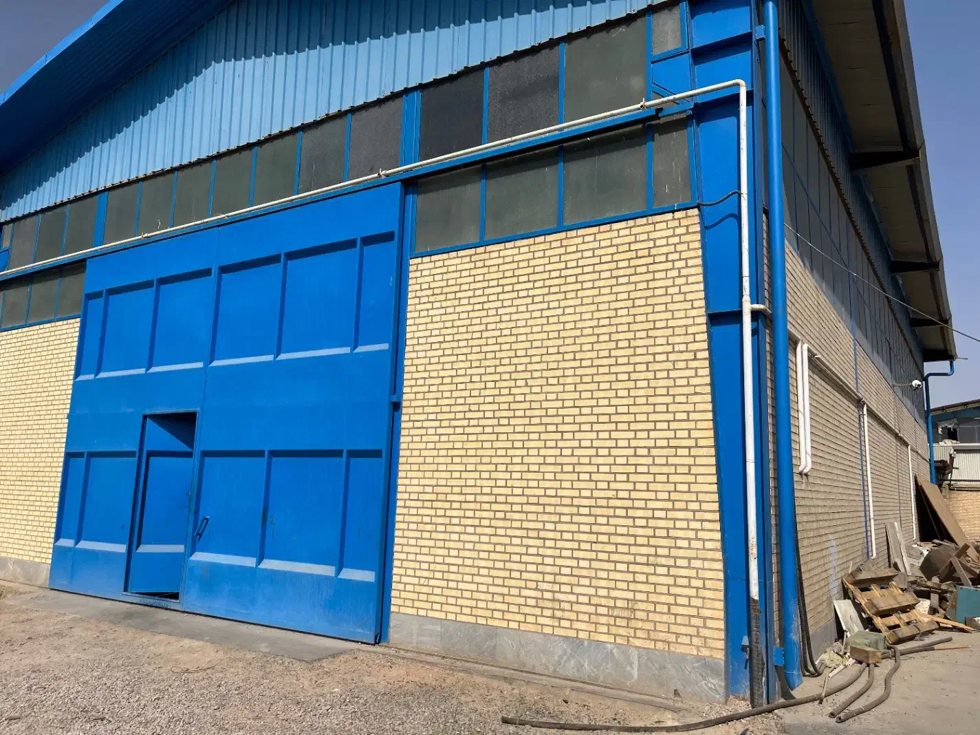 سوله وزمین صنعتی ۲۰۰۰ متری با قیمت مناسب|فروش زمین و ملک کلنگی|سیستان, |دیوار