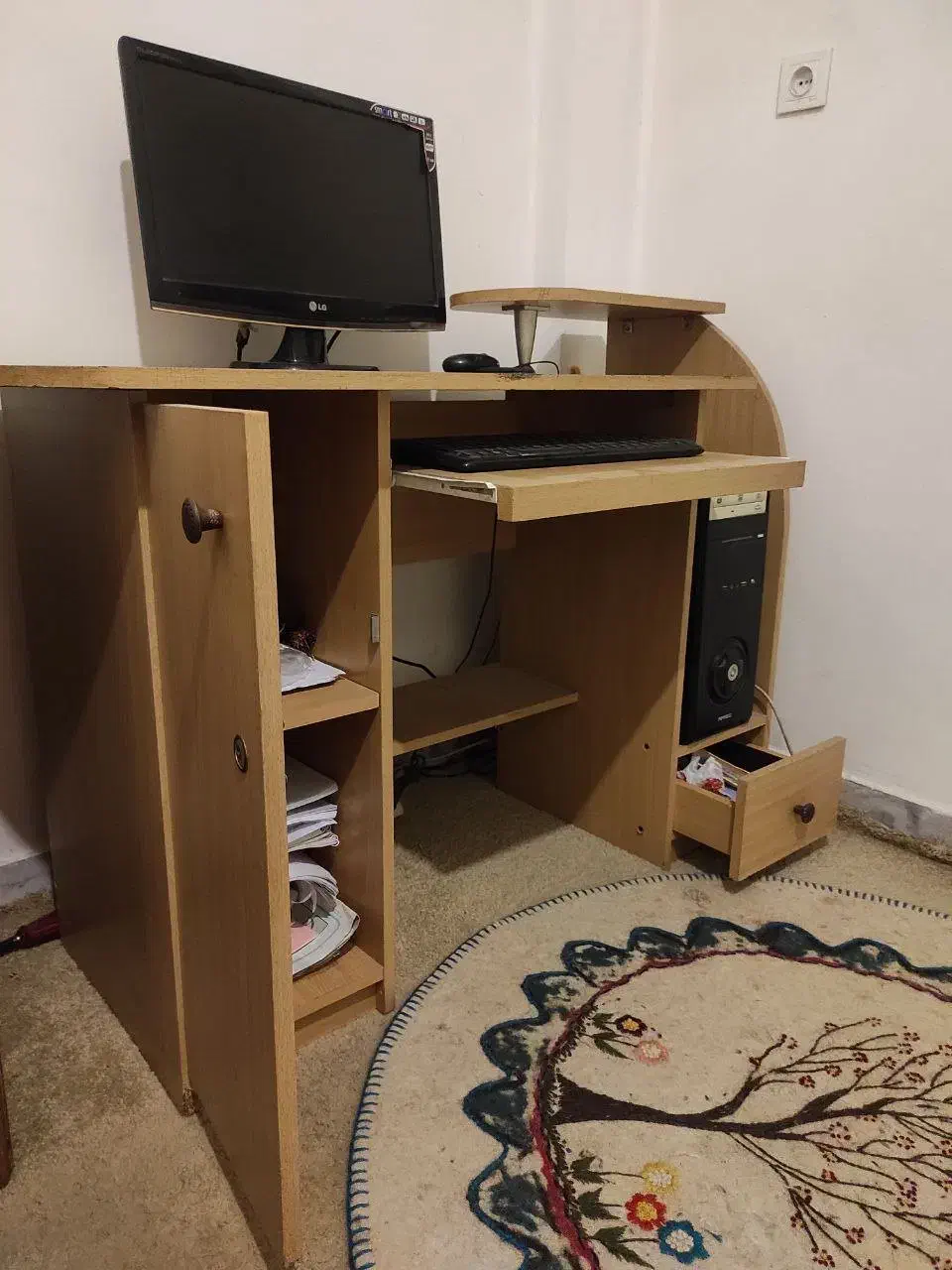 میز کامپیوتر و صندلی اداری|مبلمان اداری|گرگان, |دیوار