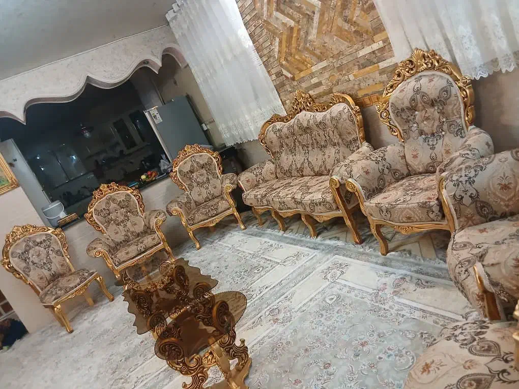 مبل ۹ نفره سلطنتی در حد نو|مبلمان خانگی و میز عسلی|شیراز, شهرک گلدشت حافظ‎|دیوار
