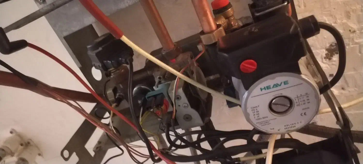 پکیج ابگرمکن شوفاژبخاری سرویس کار تعمیرات نصب نصاب|آبگرمکن، پکیج، شوفاژ|مشهد, دانشجو|دیوار