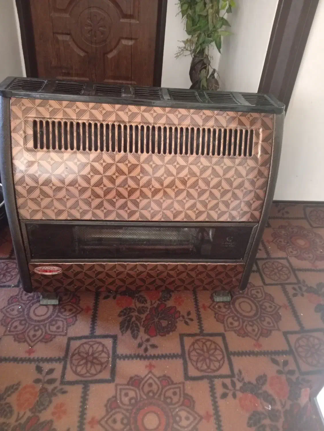 بخاری در حد نو با گرمایشی بسیار بالا|بخاری، هیتر، شومینه|سیرجان, |دیوار