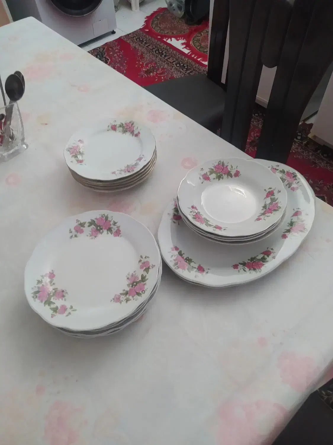 یکدست چینی کامل گل قرمز|ظروف سرو و پذیرایی|شاهینشهر, فدک|دیوار