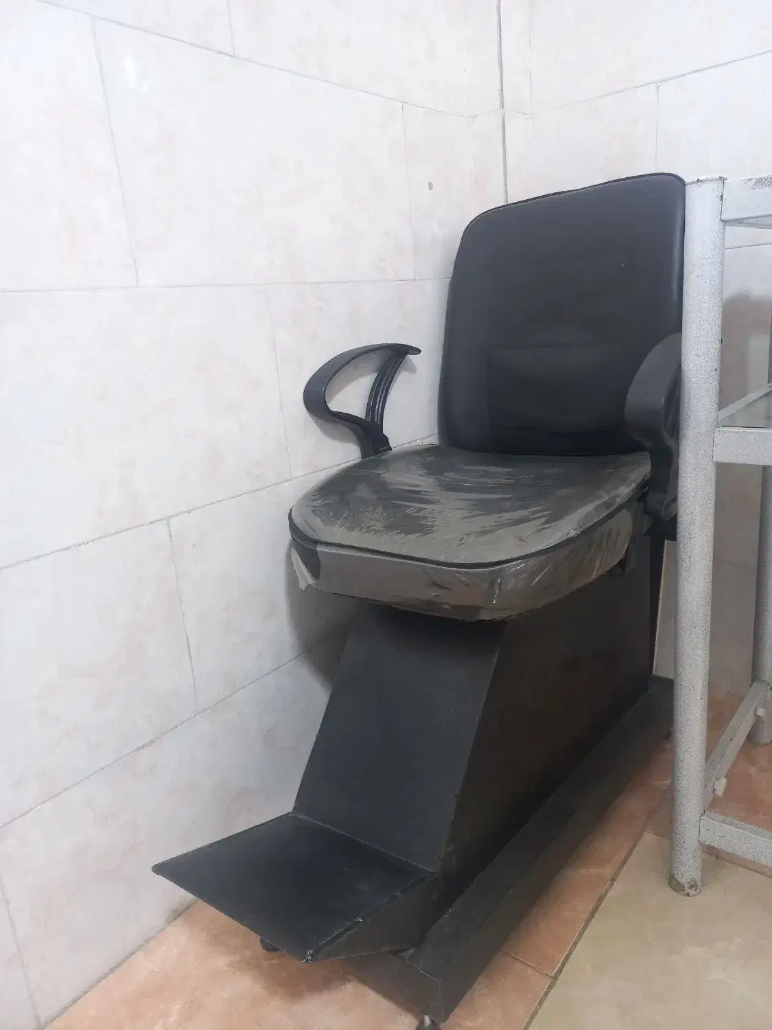 صندلی ارایشگاه. ارایشگری|آرایشگاه و سالنهای زیبایی|شریفآباد, |دیوار