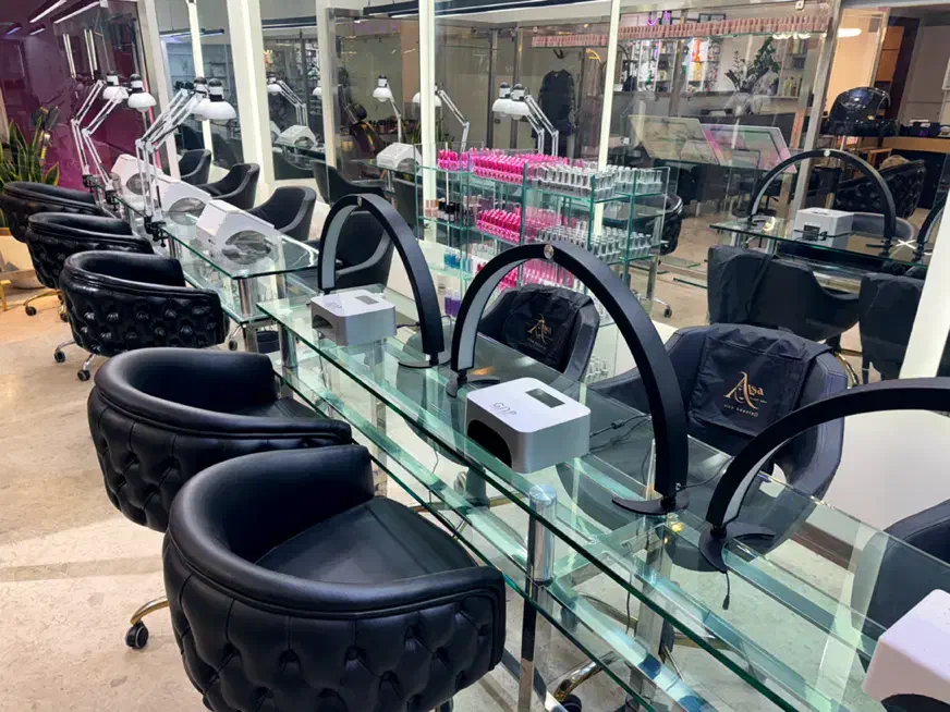 واگذاری سالن زیبایی و کلینیک پوست و مو چیتگر|فروش دفتر کار، اتاق اداری، مطب|تهران, گلستان (شهرک راه آهن)|دیوار