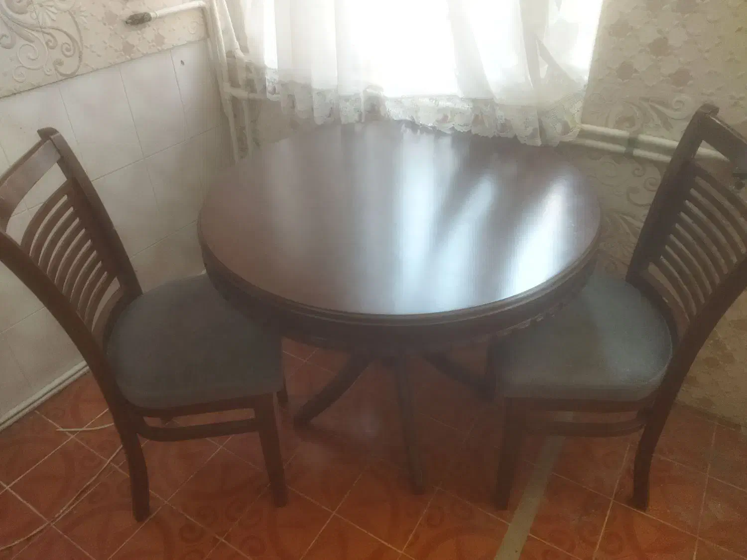 میز ناهار خوری دونفره تمیز|میز و صندلی غذاخوری|قم, شهرک سازمان آب|دیوار