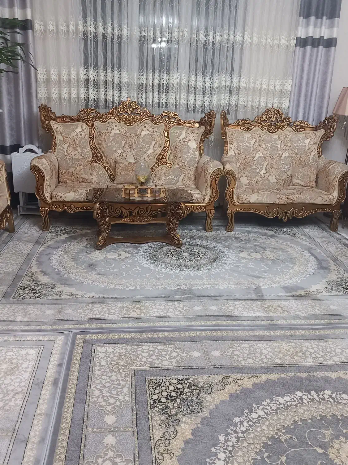 یک سرویس مبل سلطنتی در حد نو میباشد ۹نفره|مبلمان خانگی و میز عسلی|اندیشه, اندیشه فاز ۲|دیوار