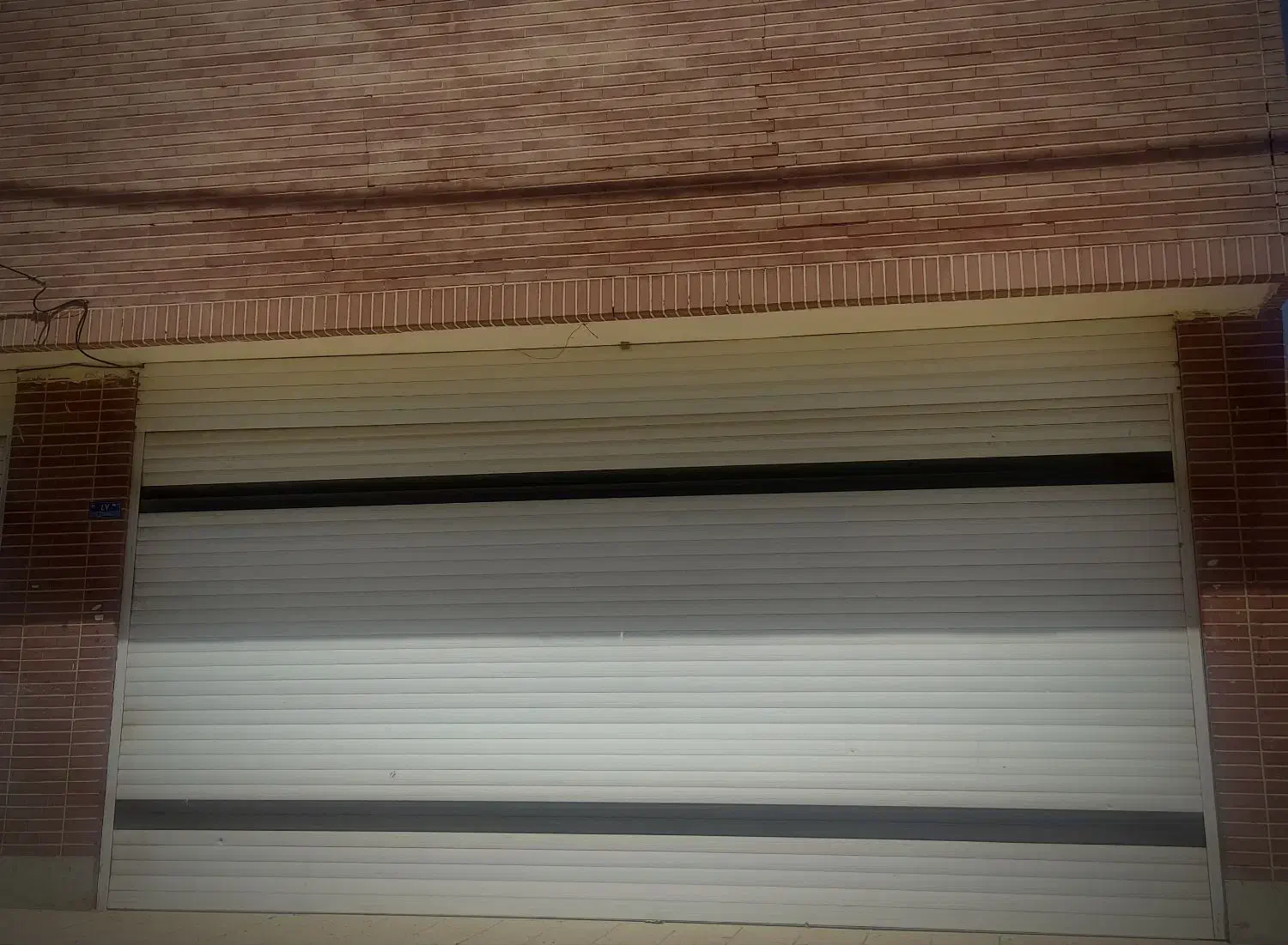 مغازه تمام سرامیک ودرب برقی شیشه سکوریت|اجارهٔ مغازه و غرفه|شاهینشهر, شهرک گلدیس|دیوار