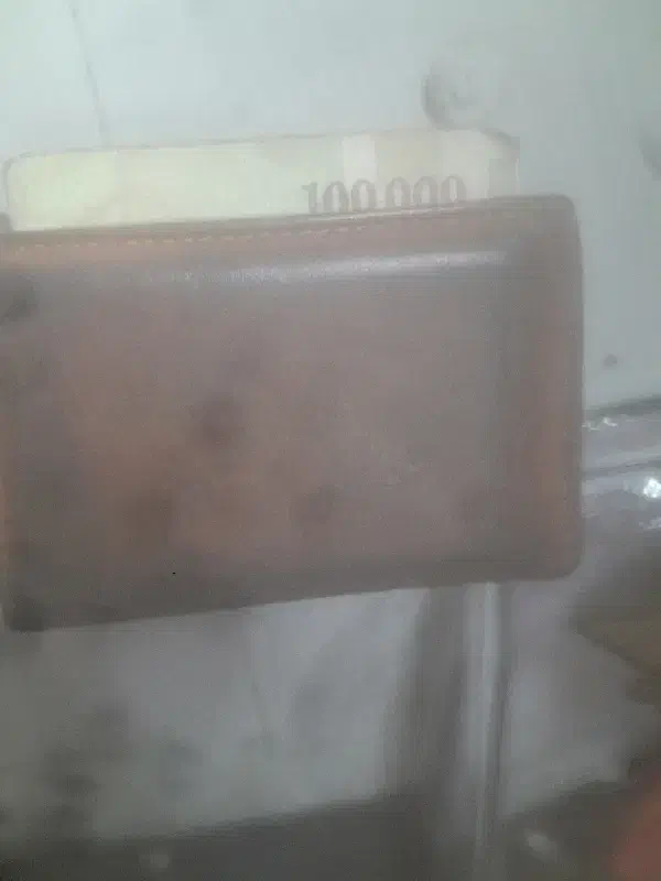 گمشده|اشیا|قم, حنیف نژاد|دیوار