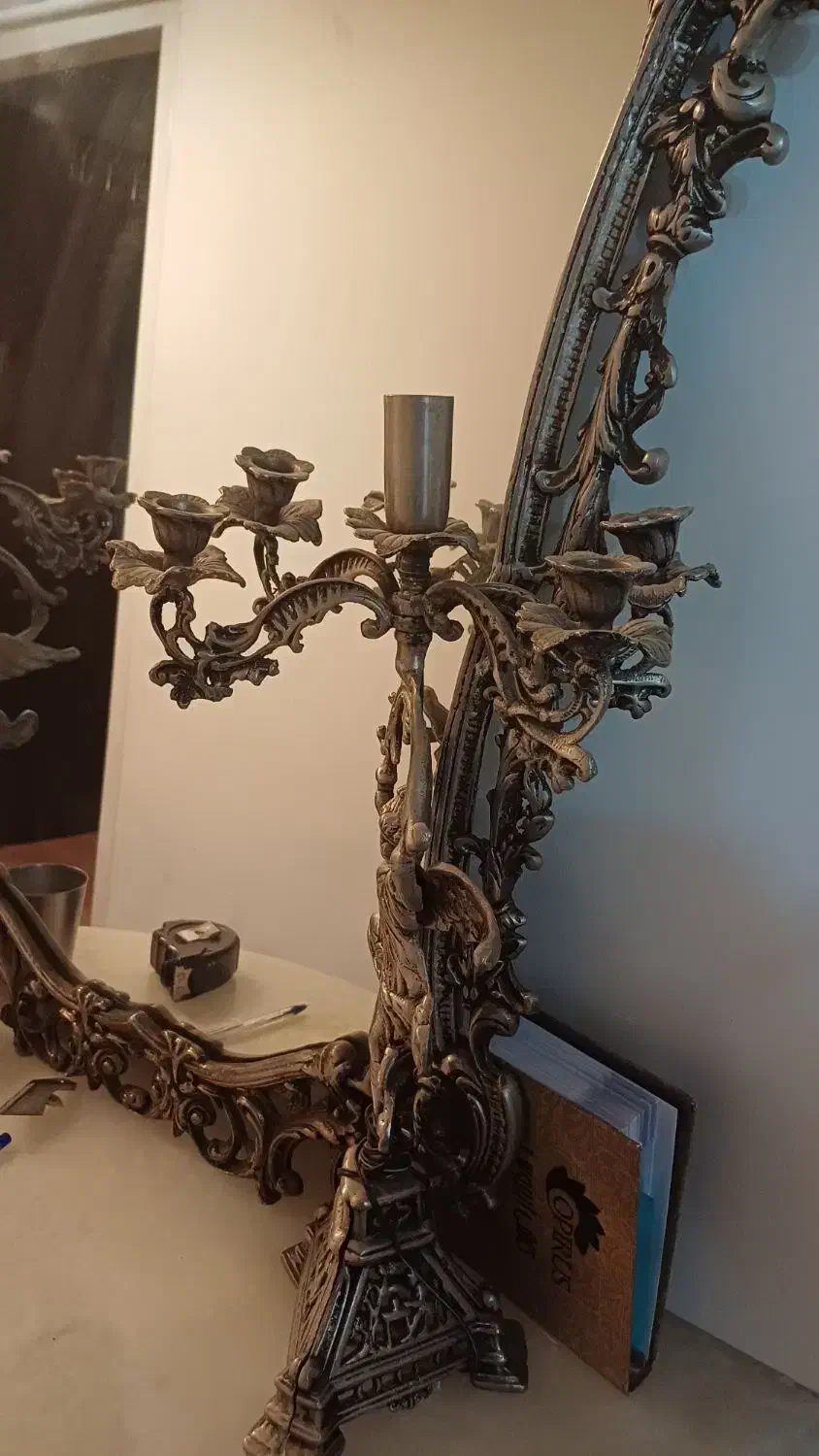 آیینه و شمعدان برنز|مبلمان خانگی و میز عسلی|مهاجران, |دیوار