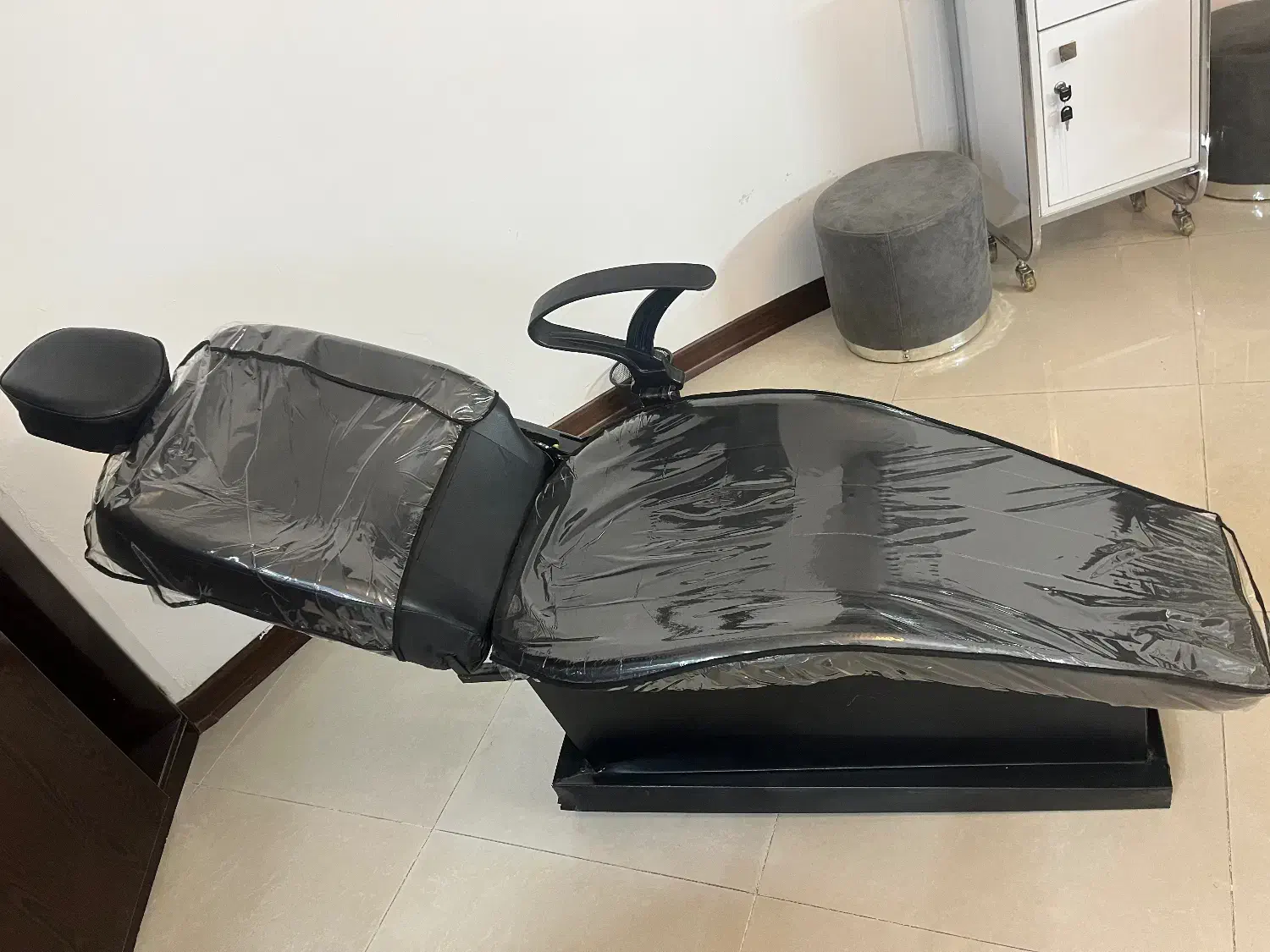 صندلی اصلاح و میکاپ|آرایشگاه و سالن‌های زیبایی|اصفهان, فیض|دیوار