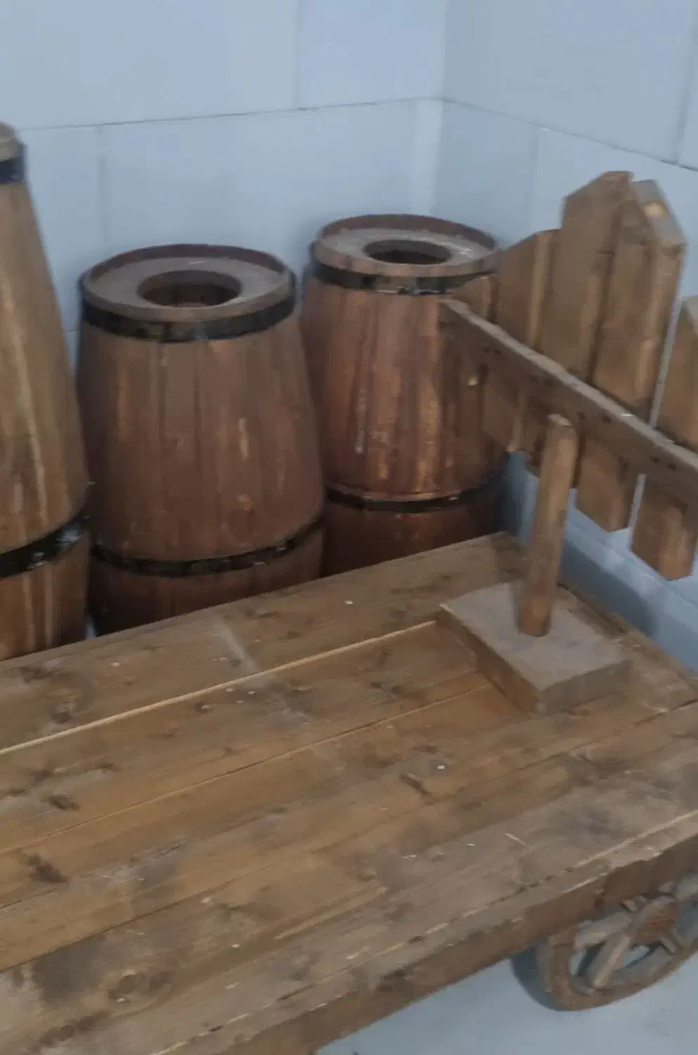 گاری و خمره چوبی مناسب آتلیه و کافه|صنایع دستی و سایر لوازم تزئینی|شاهرود, |دیوار