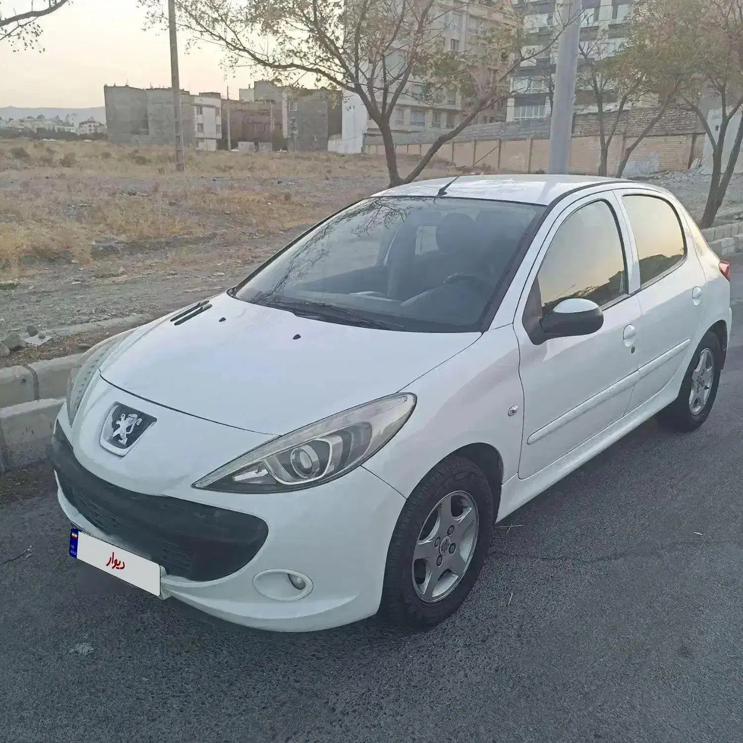 207 مدل 90 فرانسوی کم کار|خودرو سواری و وانت|مشهد, آپارتمان های مرتفع|دیوار