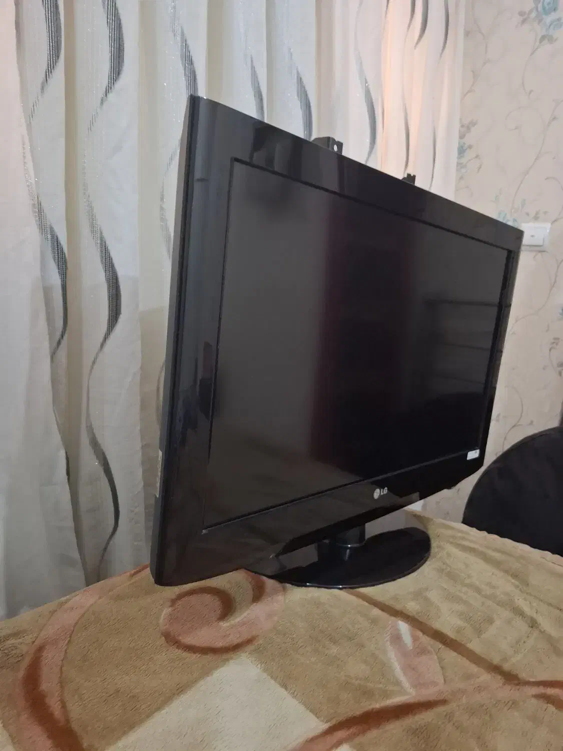 تلوزیون ال جی ۳۲ اینچ اصل کره|تلویزیون و پروژکتور|مشکین‌دشت, |دیوار