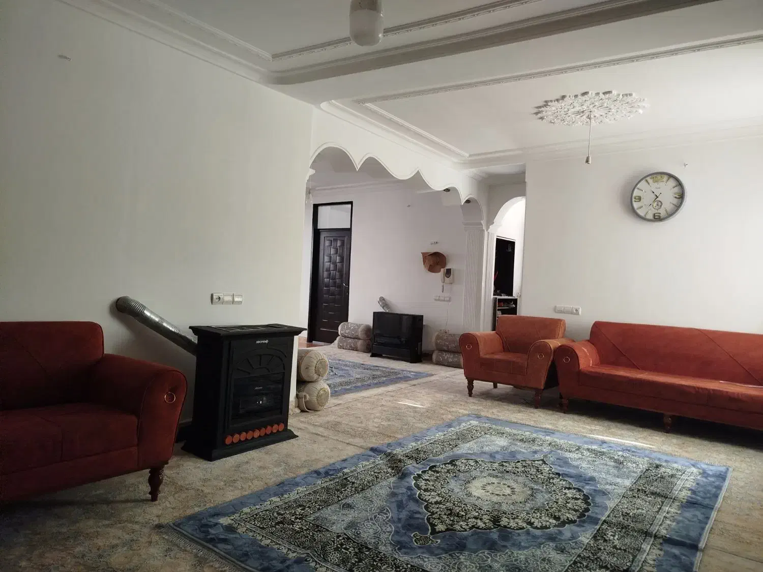 فروش مبل ۹نفره به دلیل تغییردکوراسیون|مبلمان خانگی و میز عسلی|یاسوج, |دیوار