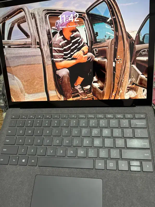 Surface|رایانه همراه|مشهد, هفت تیر (آب و برق)|دیوار