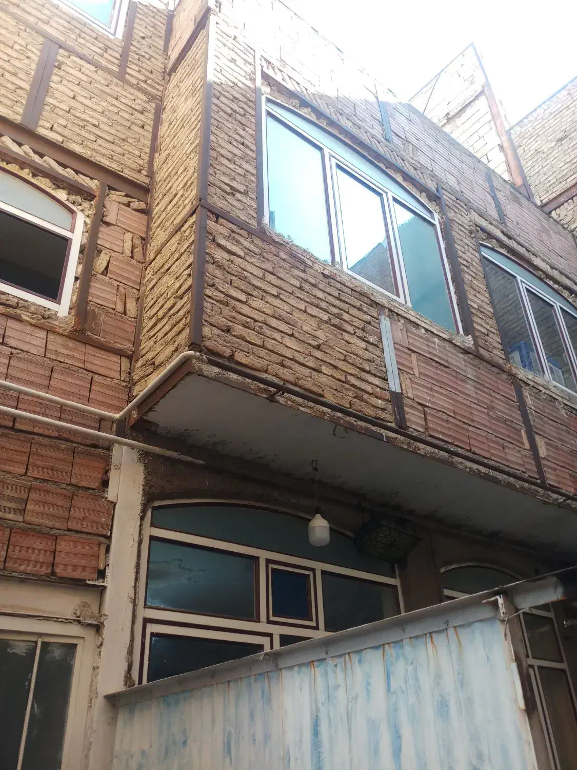 اجاره 90متر حیاط بر خ تلاش به سمت میدان انقلاب|اجارهٔ خانه و ویلا|تبریز, |دیوار