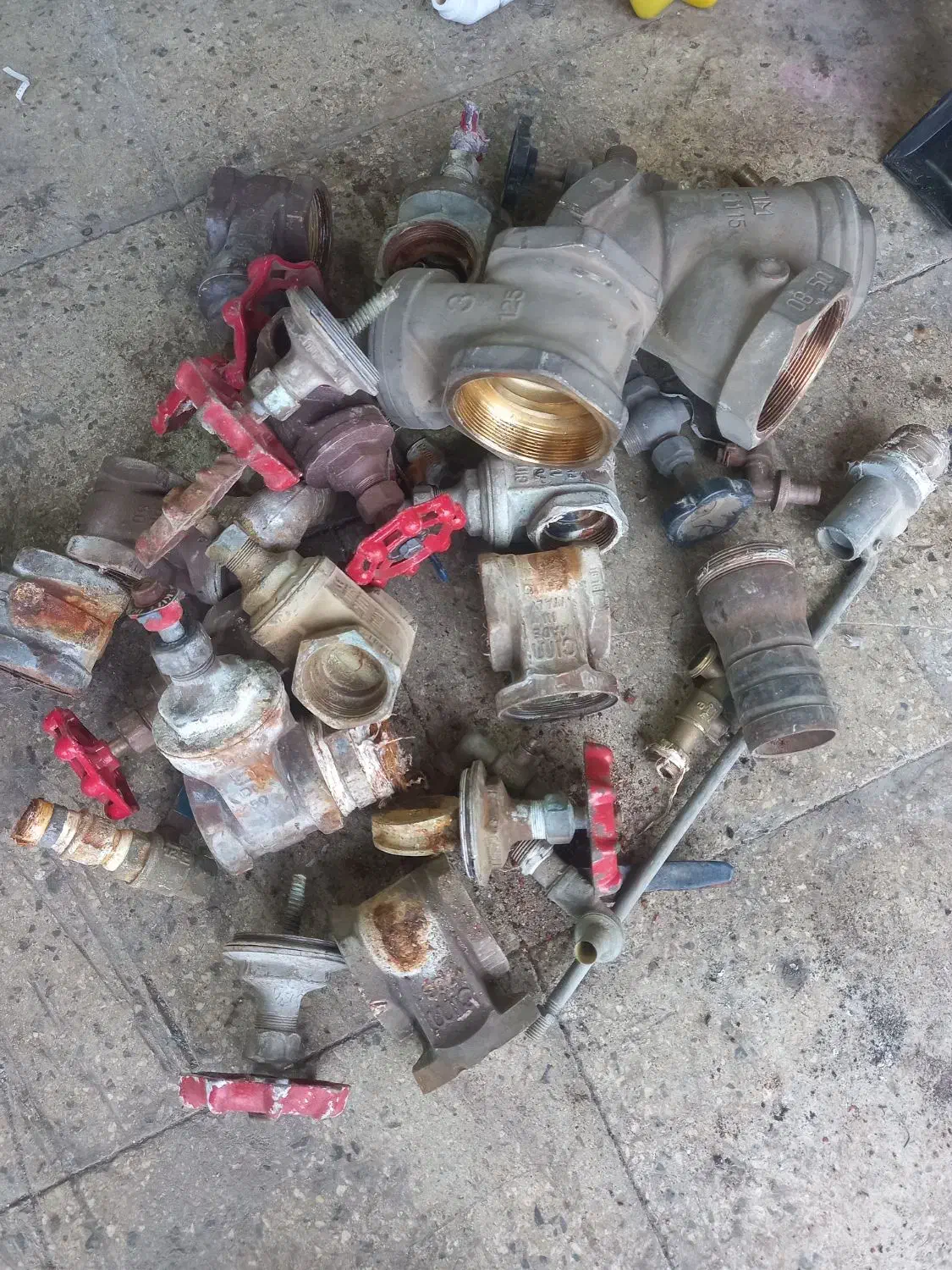 خرید ضایعات و اساس منزل در محل به بالا ترین قیمت|عمدهفروشی|قزوین, |دیوار