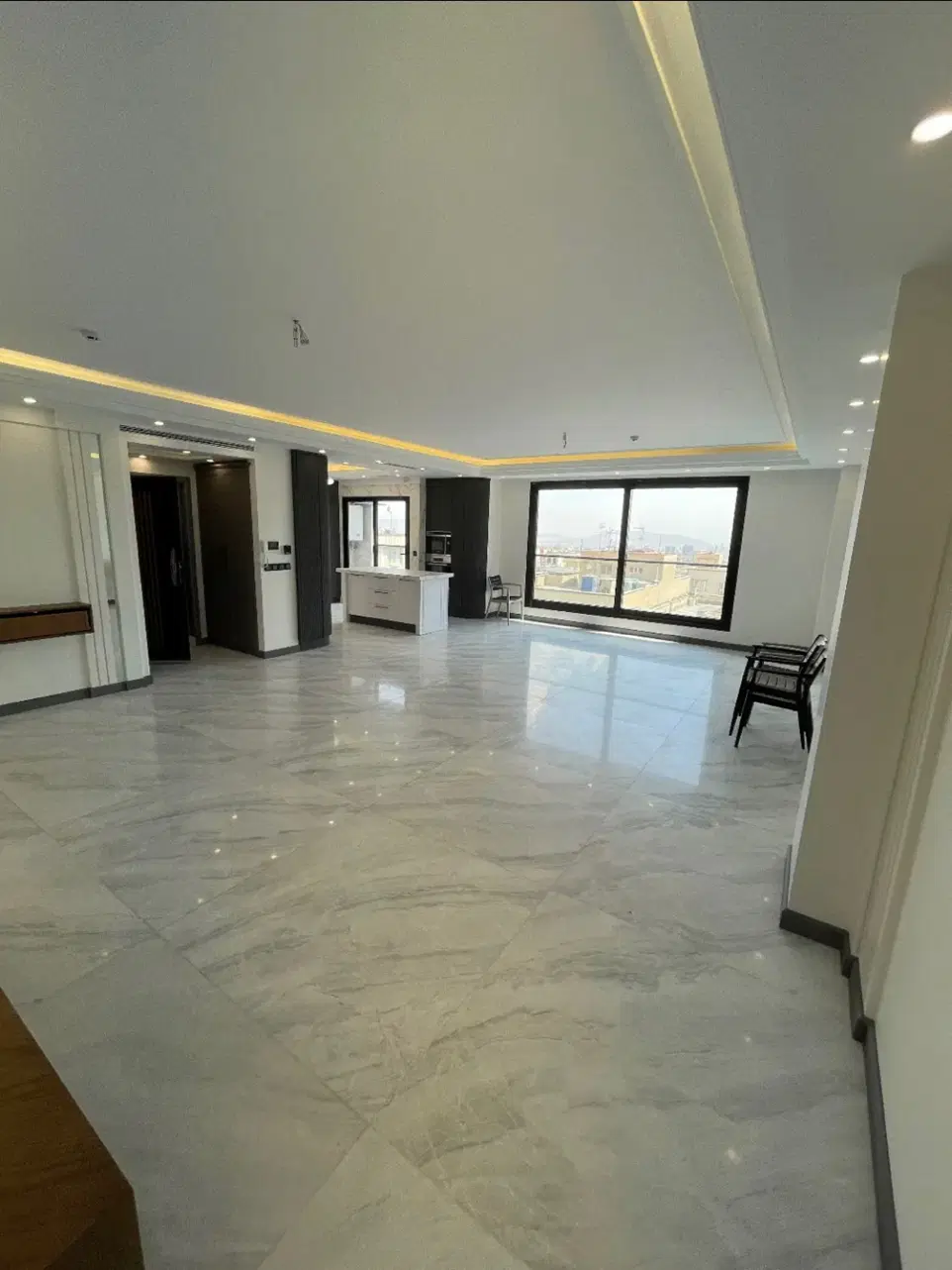 قلب الهیه ۱۳۰ متر/ فول بازسازی/ ۲ پارکینگ/دارابی