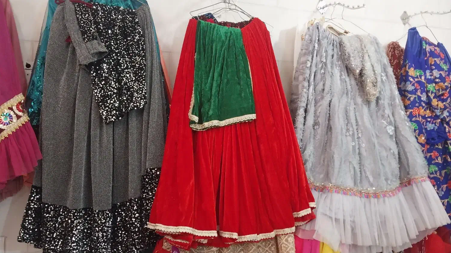 فروش چنددست لباس محلی ودودوست لباس مجلسی|لباس|مسجد سلیمان, |دیوار