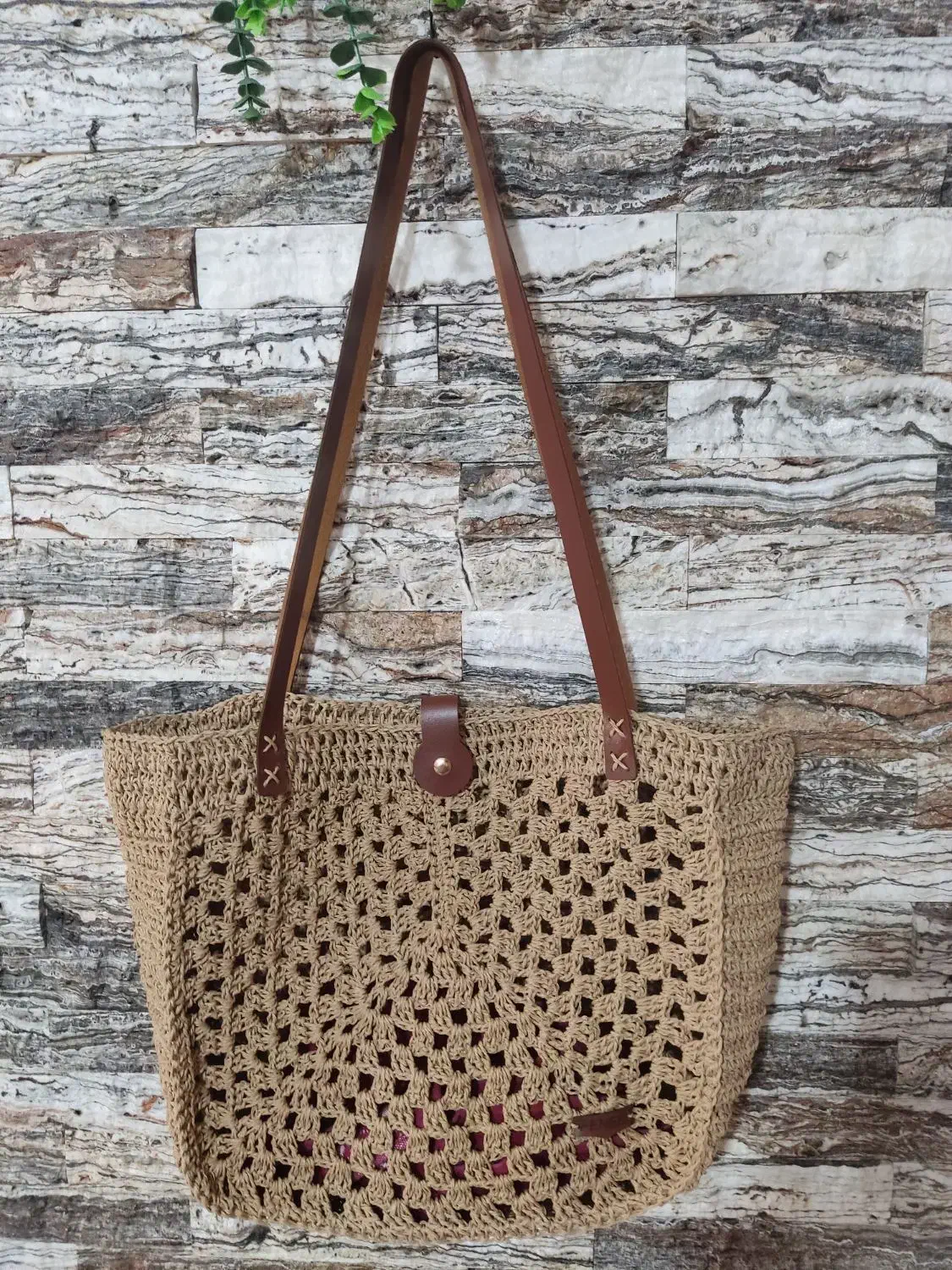 کیف|کیف، کفش، کمربند|بابل, |دیوار