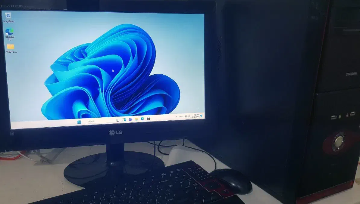 کامپیوتر کامل با مانیتور و لوازم جانبی|رایانه رومیزی|شیراز, شهرک استقلال|دیوار