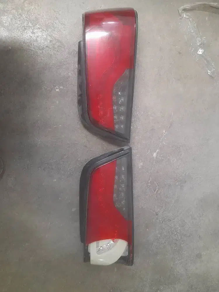 چراغ پژو پارس و تخته باند|قطعات یدکی و لوازم جانبی|اصفهان, شاه پسند|دیوار