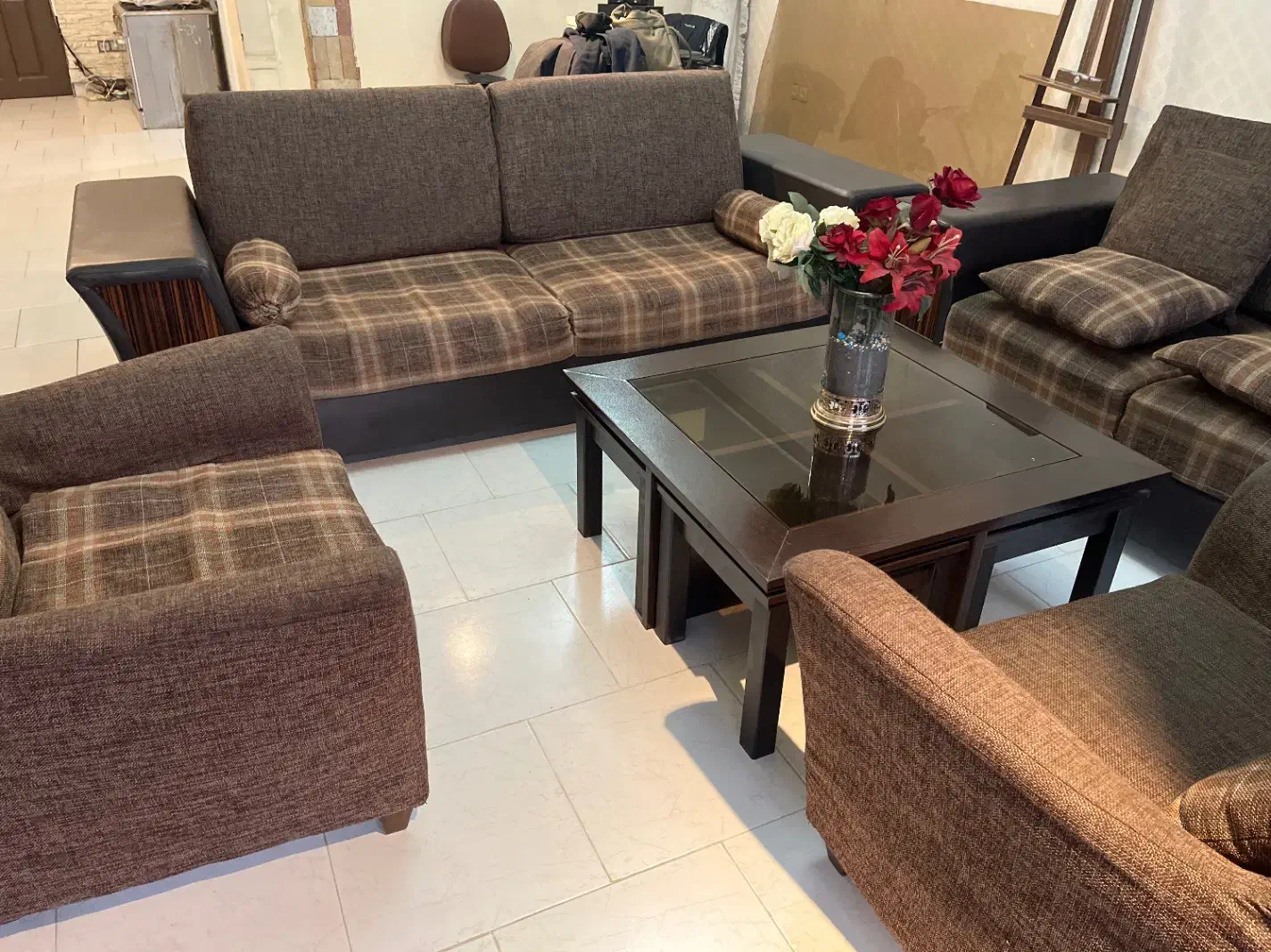 مبل هفت نفره با میز جلو مبل با ۴ عدد عسلی|مبلمان خانگی و میز عسلی|تهران, حبیب الله|دیوار