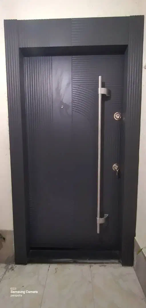 نصب انواع درب ضد سرقت|خدمات پیشه و مهارت|شیراز, ارم|دیوار