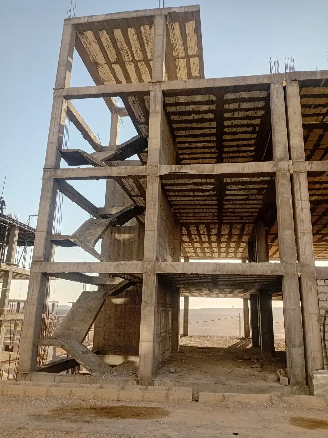 فروش یک واحد  163متری فقط سقف و ستون|فروش آپارتمان|سامان, |دیوار