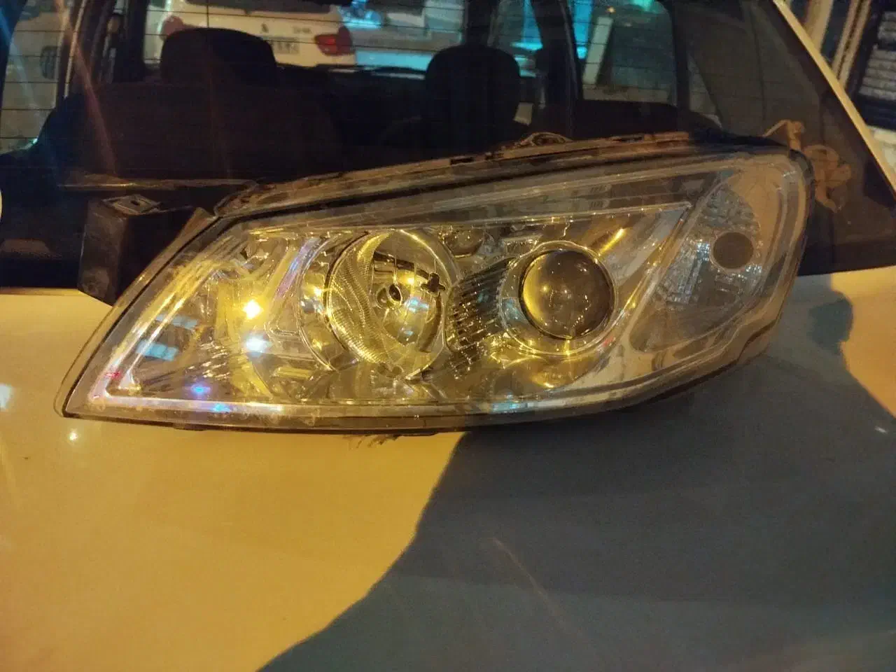 چراغ جلو رانا سمت راننده|قطعات یدکی و لوازم جانبی|کهریزک, |دیوار