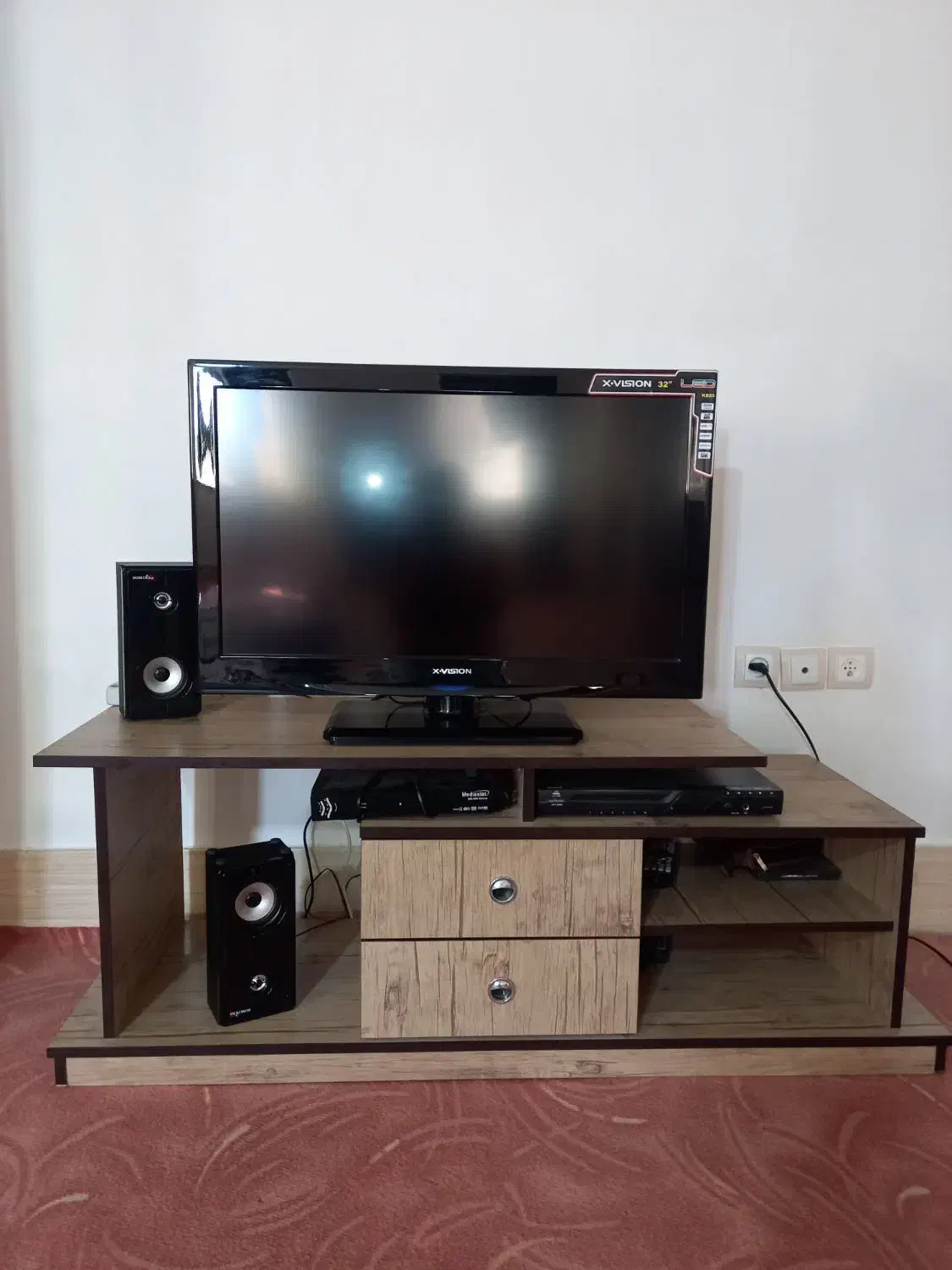 تلویزیون ۳۲ اینچ ال ای دی ایکس ویژن با میز|تلویزیون و پروژکتور|زنجان, |دیوار