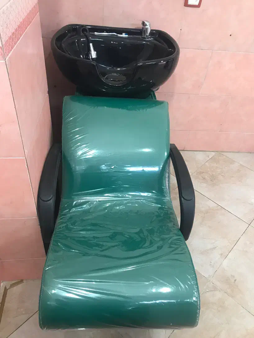 سرشور ارایشگاه و صندلی میکاپ تخت شو|آرایشگاه و سالنهای زیبایی|آستانه اشرفیه, |دیوار