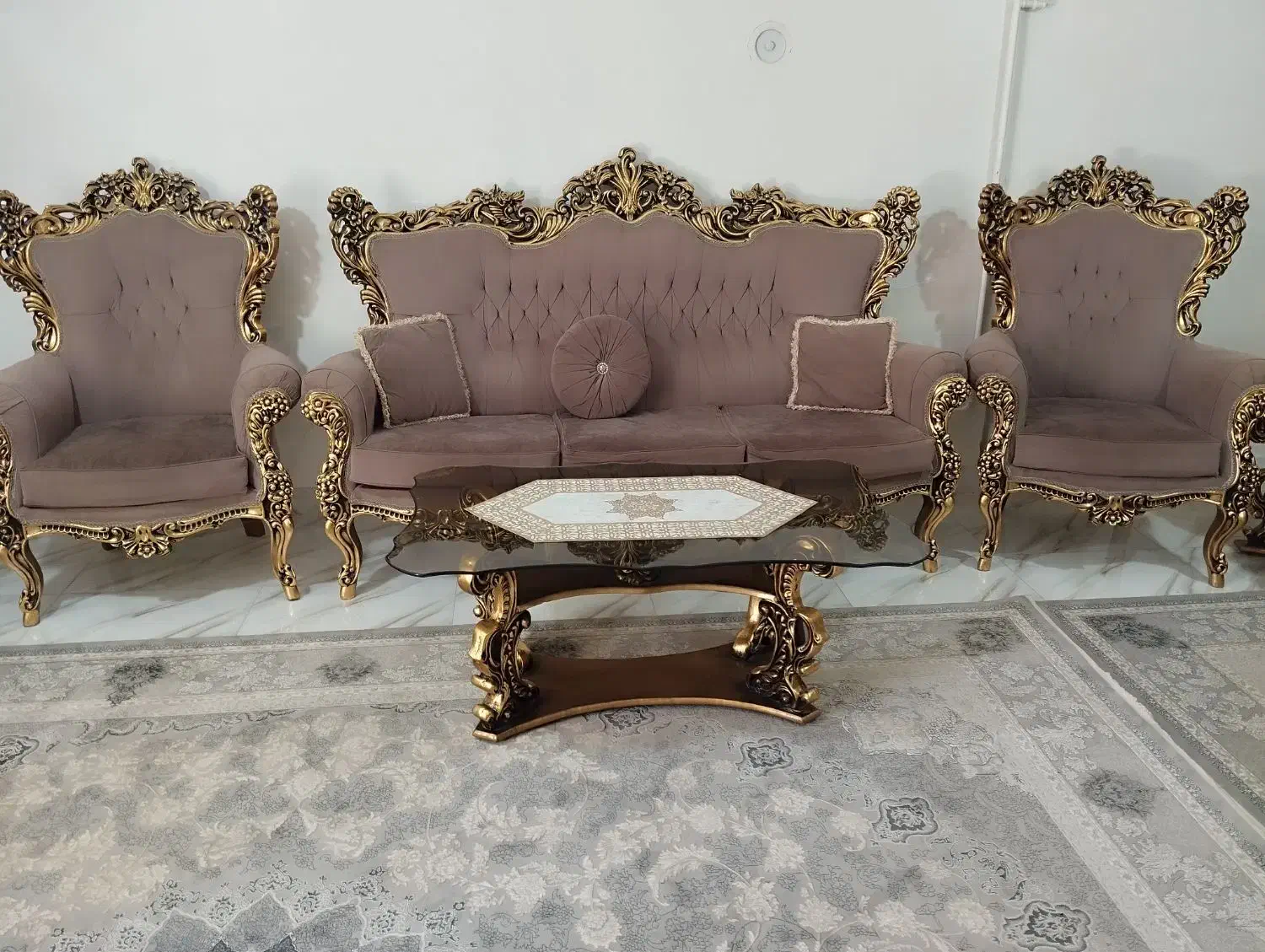 مبل ومیز نهار خوری سلطنتی|مبلمان خانگی و میز عسلی|بجنورد, |دیوار