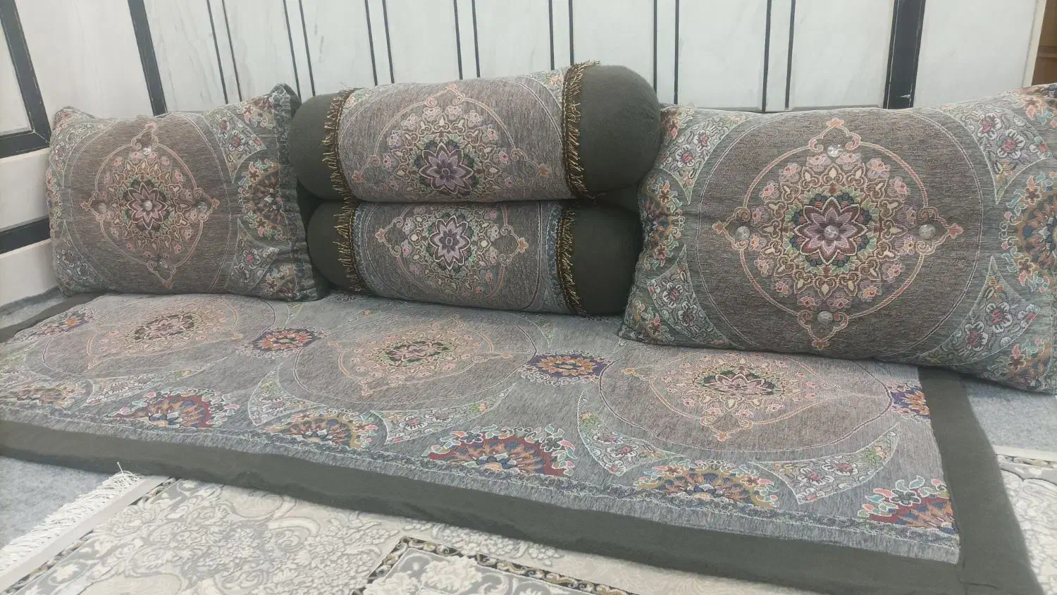 ست ۵ تیکه دور اتاقی|رختخواب، بالش، پتو|خمینیشهر, |دیوار