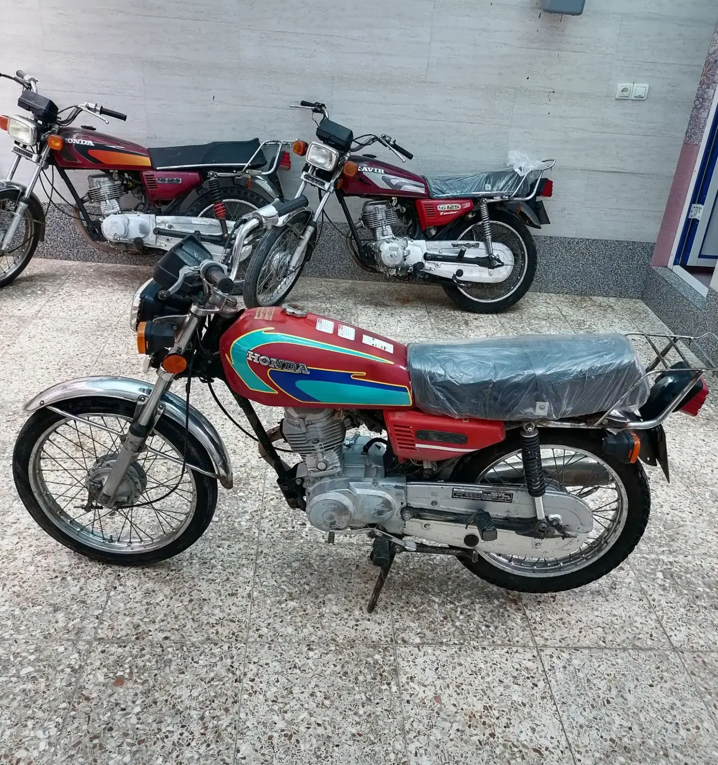 تعدادی موتور 125 پلاک ملی. عروسک|موتورسیکلت|شیراز, داریون|دیوار