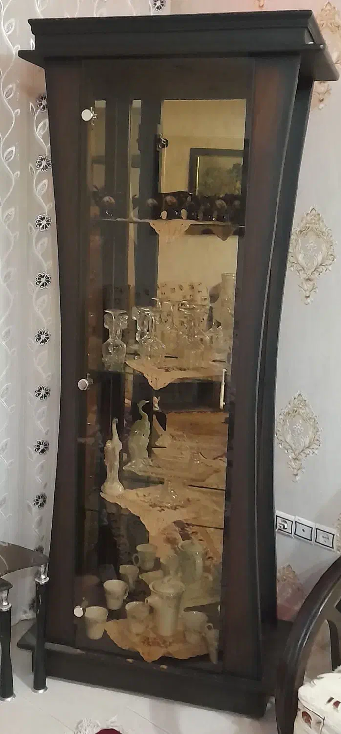 ویترین کارکرده در حد نو|بوفه، ویترین، کنسول|بروجن, |دیوار