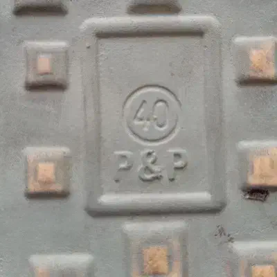 کفش|کیف، کفش، کمربند|قم, هفت تیر|دیوار