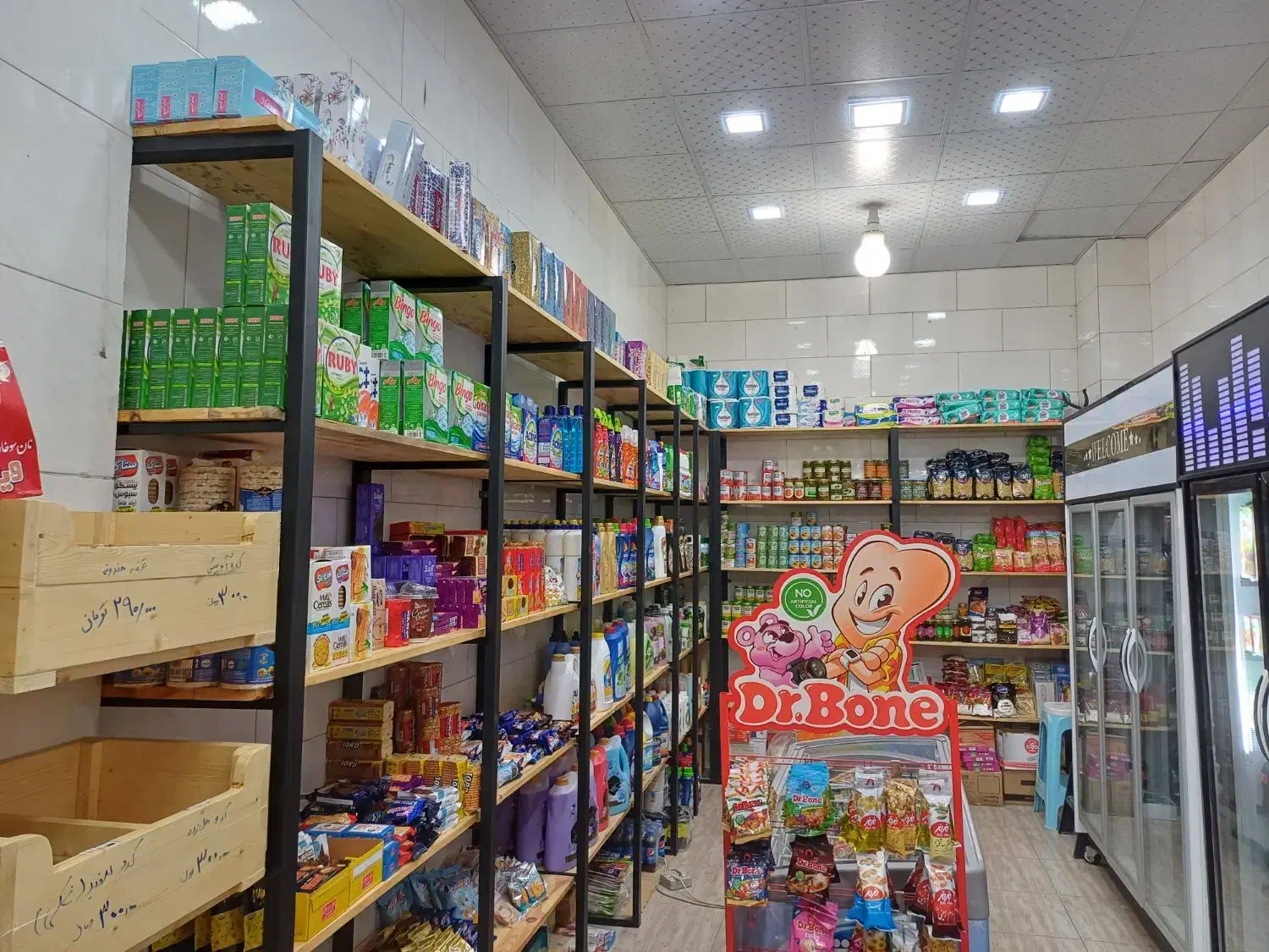 دکور چوب و فلز فروشگاهی|فروشگاه و مغازه|داراب, |دیوار