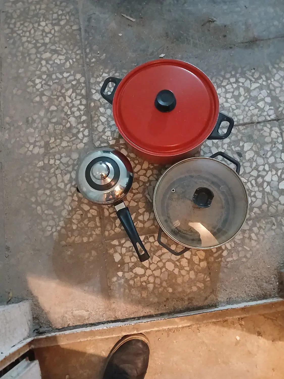 ۳عدد دیگ موجود در عکس. با هم|ظروف پختوپز|گرگان, |دیوار