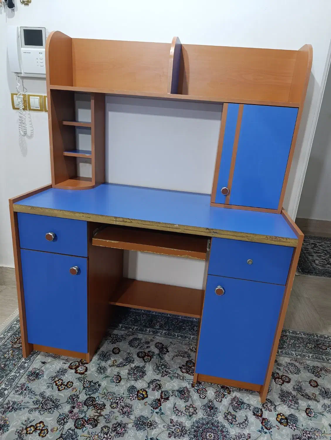 میز مطالعه|میز تحریر و کامپیوتر|شاهین دژ, |دیوار