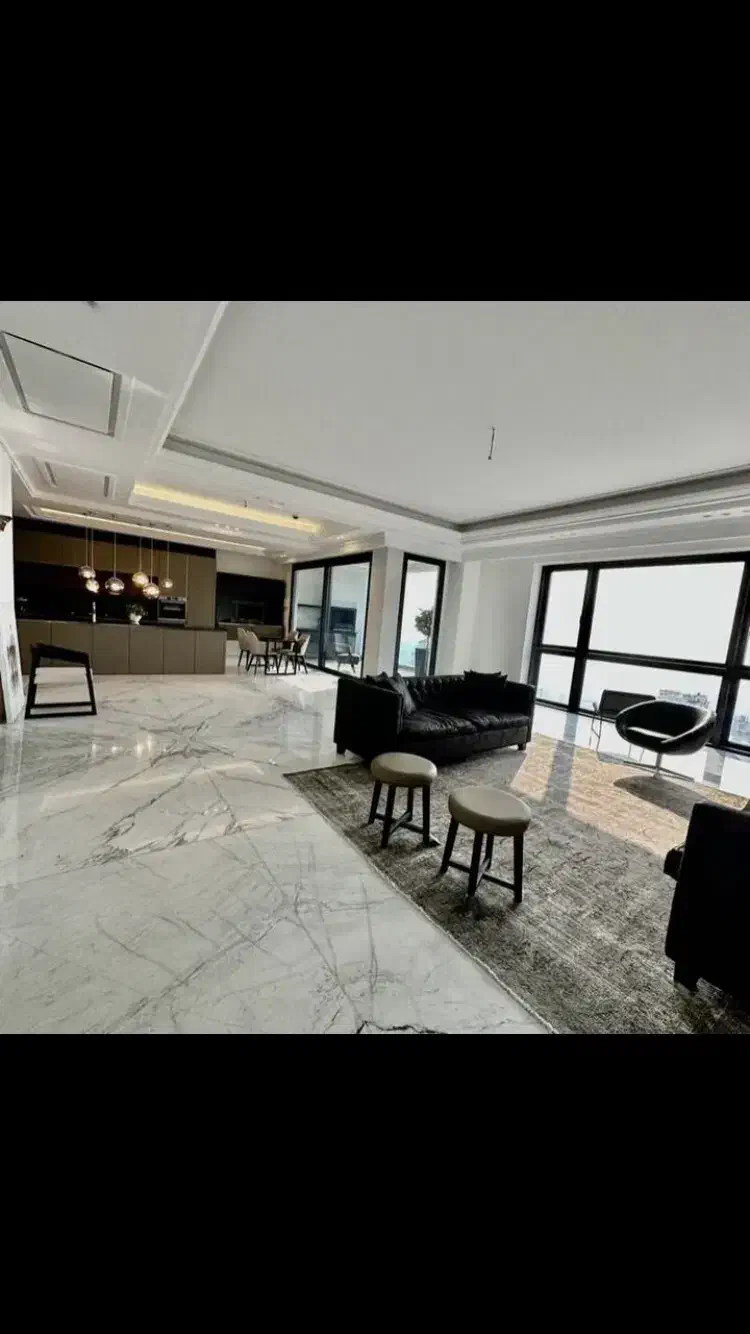 فرمانیه شرقی برج باغ طبقه هفتم/ ۲۴۰متر