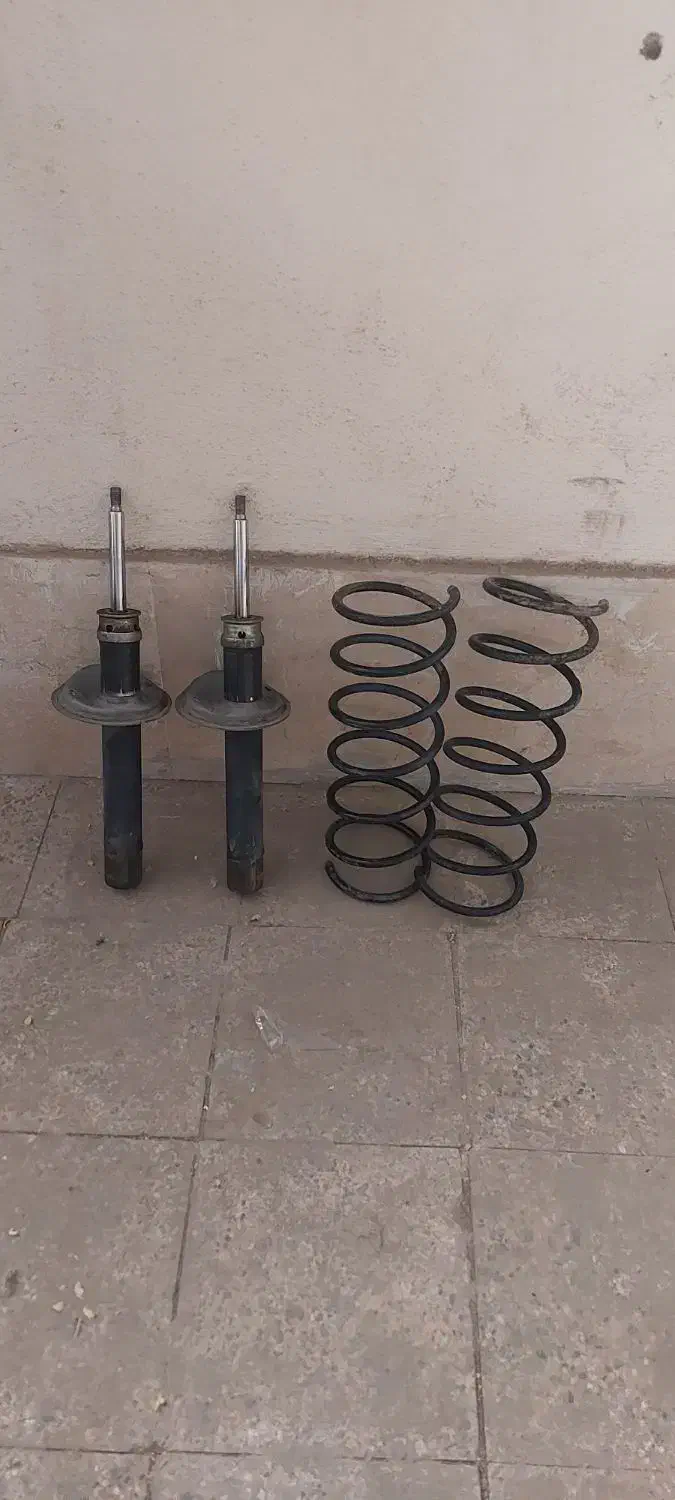 اگزوز کمک فنر فابریک منبع بلوچی|قطعات یدکی و لوازم جانبی|اندیشه, اندیشه فاز ۶|دیوار