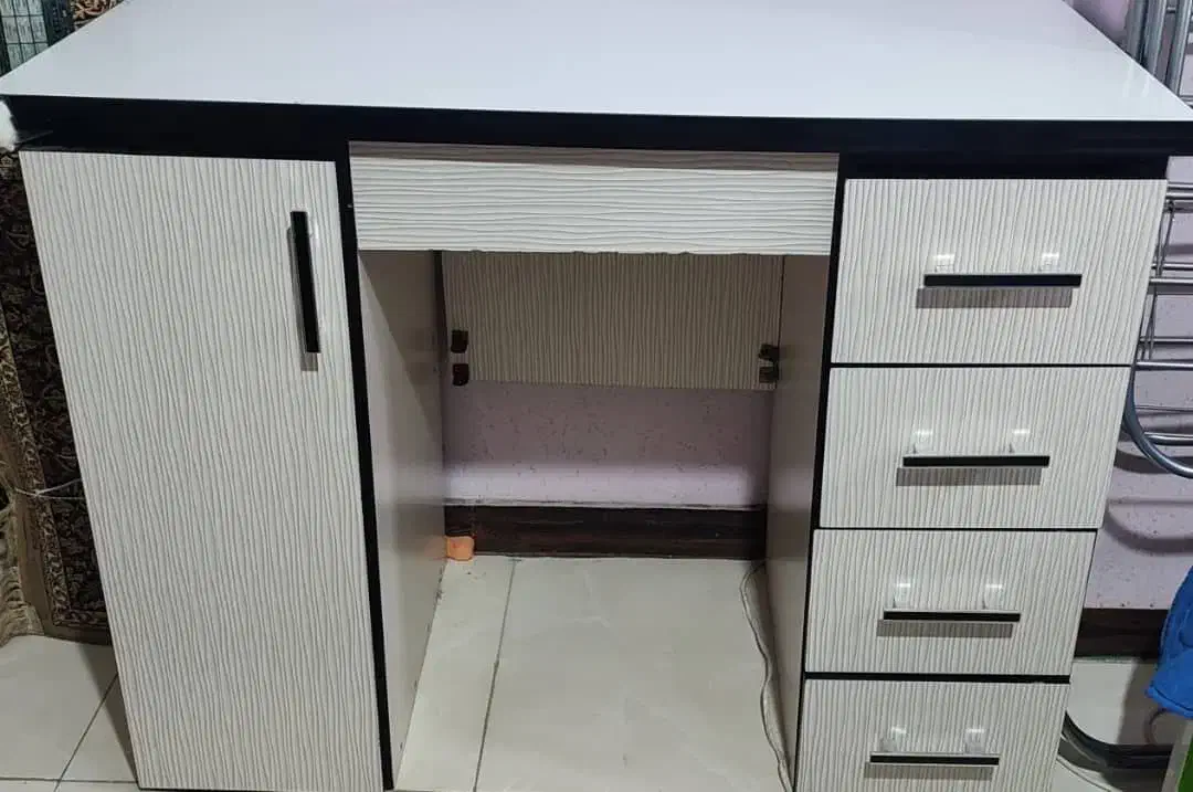 میز تحریر در حد نو|میز تحریر و کامپیوتر|رشت, معلم|دیوار