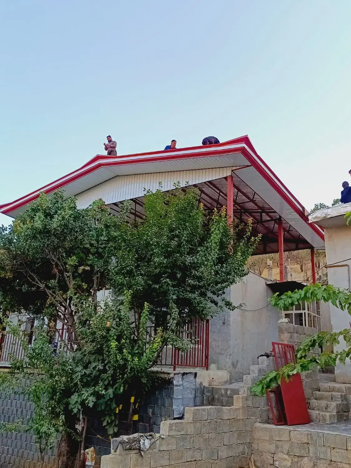 سقف شیروانی طرح دار وساده|خدمات پیشه و مهارت|جوانرود, |دیوار