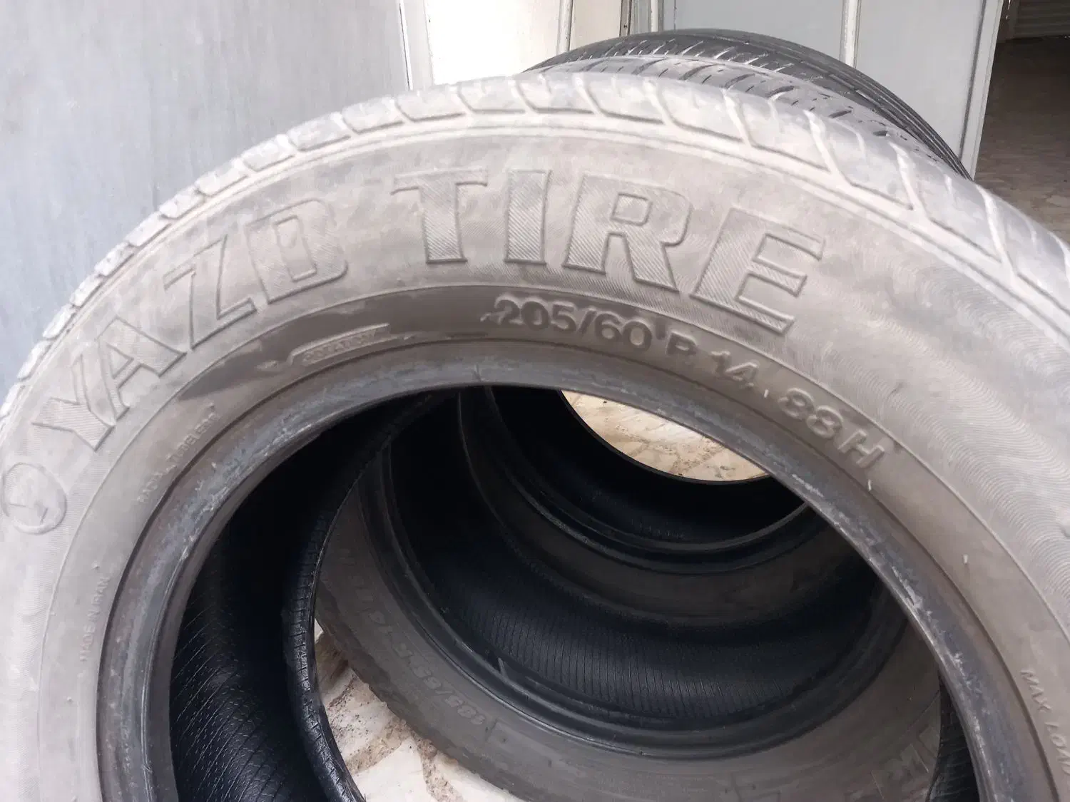 لاستیک  استوک۲۰۶|قطعات یدکی و لوازم جانبی|رشت, دباغیان|دیوار